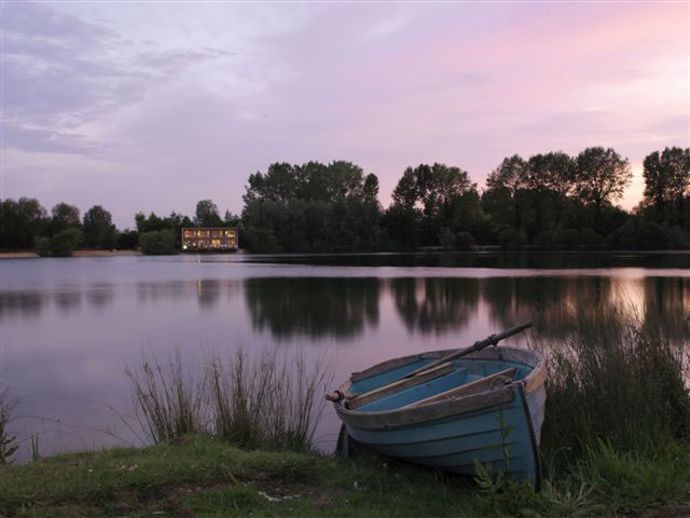 The Lakes by Yoo, Cotswolds